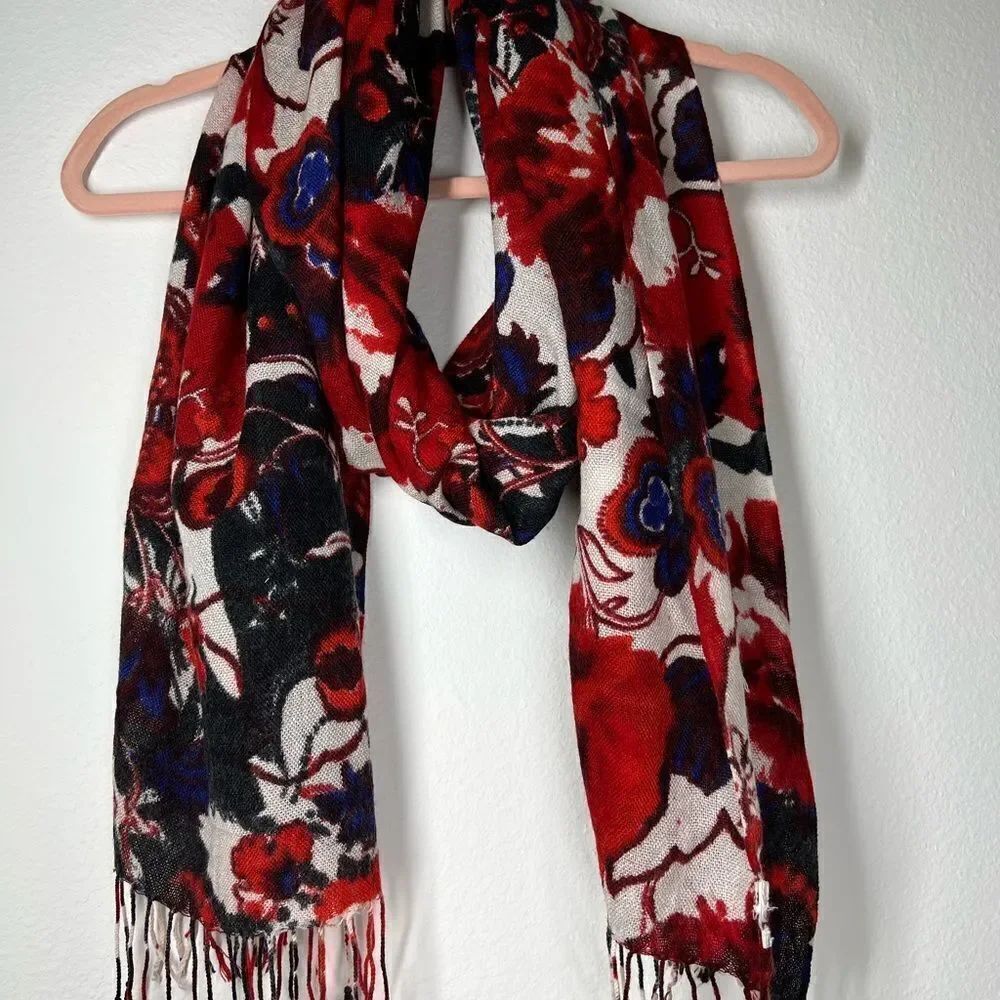 Scarf size 29’’ x 76’’ warm